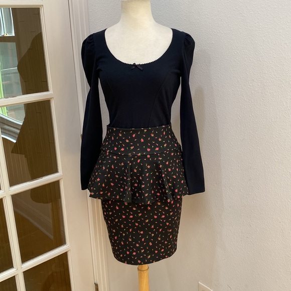Vintage 80s Y2K 🌷🖤 Betsey Johnson Floral Rosebud Peplum Skirt, NWT, Size Small - Picture 1 of 6
